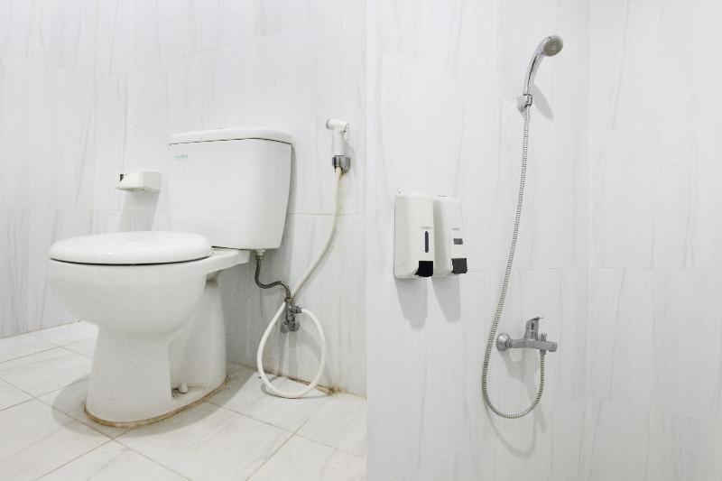 Reddoorz Plus Near Kemang Raya Cakarta Oda fotoğraf