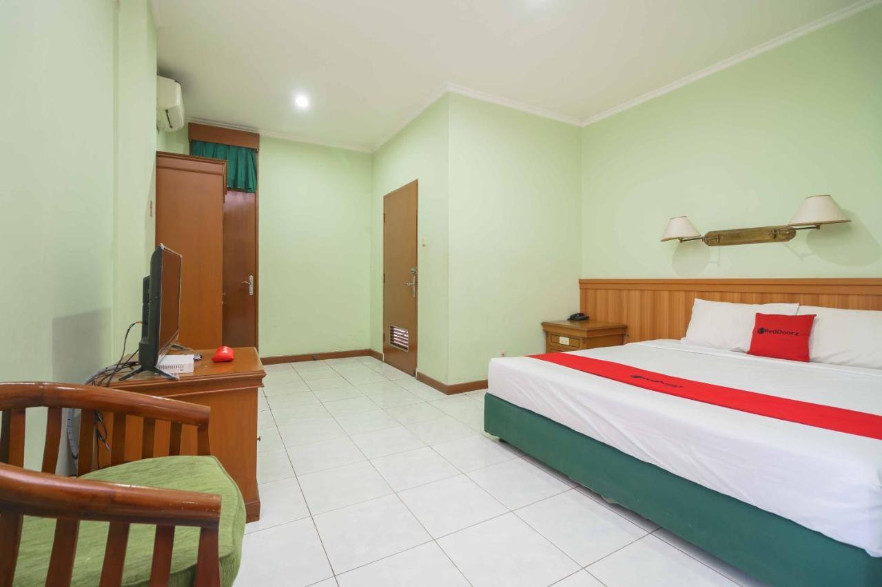 Reddoorz Plus Near Kemang Raya Cakarta Dış mekan fotoğraf