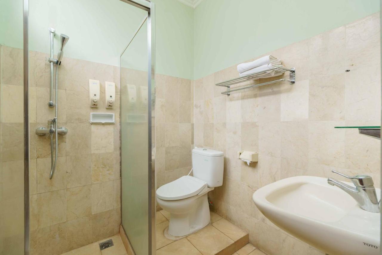 Reddoorz Plus Near Kemang Raya Cakarta Dış mekan fotoğraf