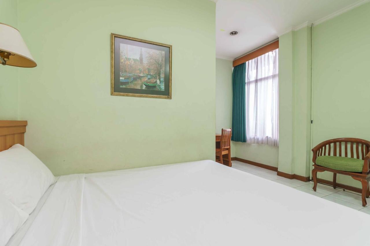 Reddoorz Plus Near Kemang Raya Cakarta Dış mekan fotoğraf