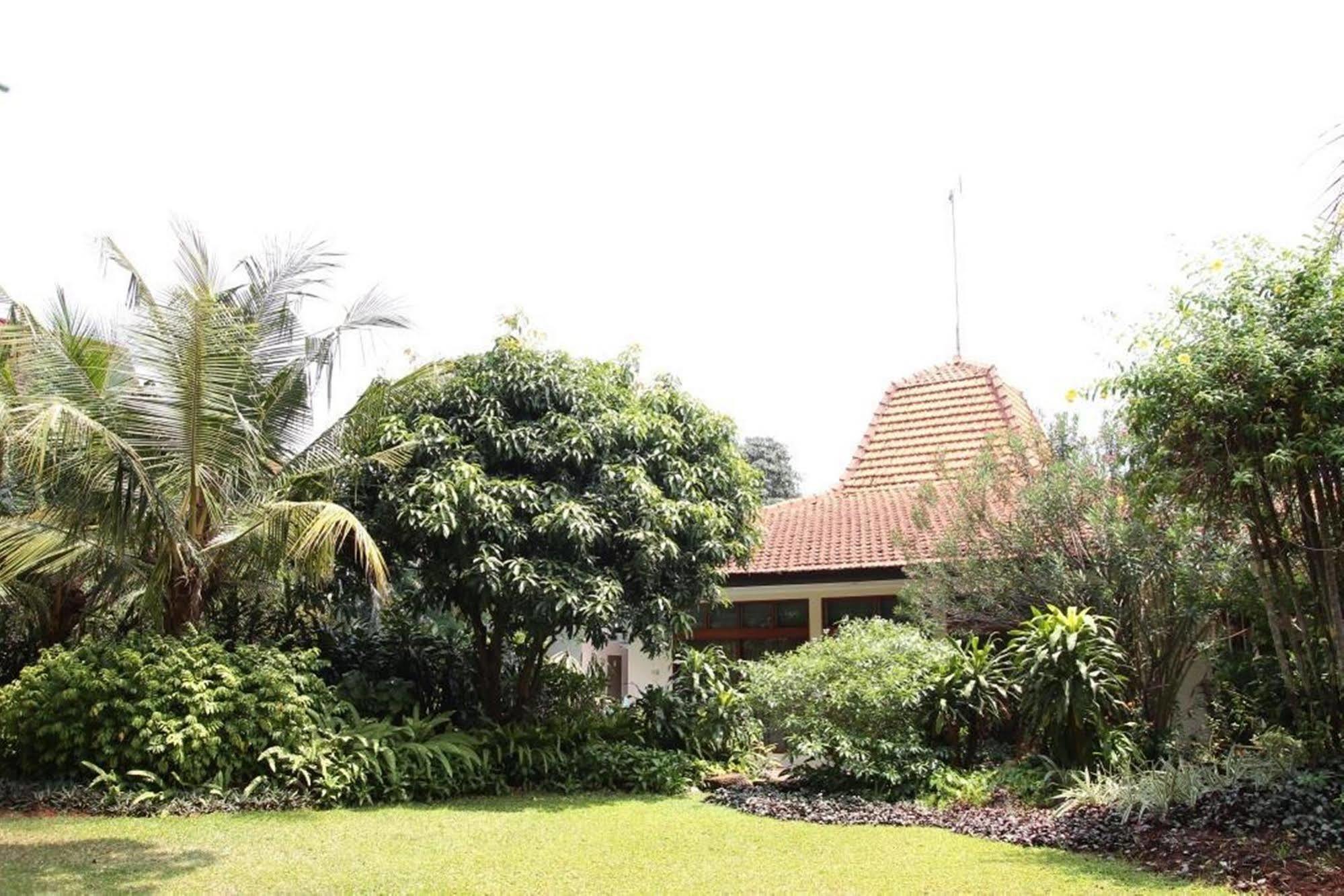 Reddoorz Plus Near Kemang Raya Cakarta Dış mekan fotoğraf